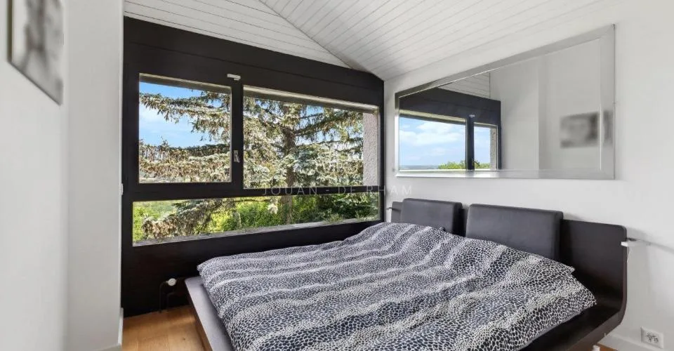 AVULLY: Magnifique maison rénovée avec vue