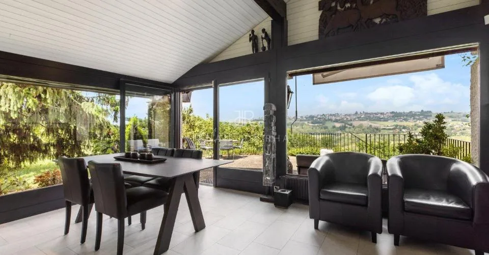 AVULLY: Magnifique maison rénovée avec vue