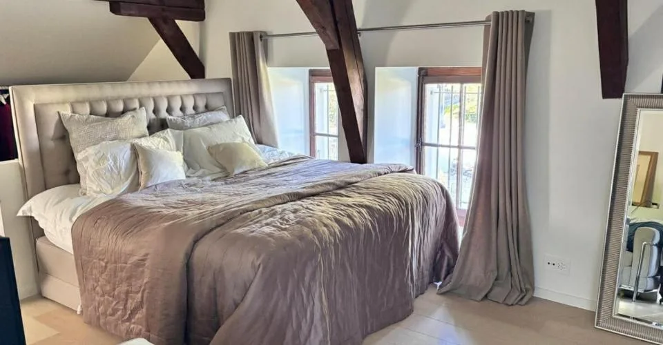 SUPERBE APPARTEMENT DE CHARME AVEC VUE LAC