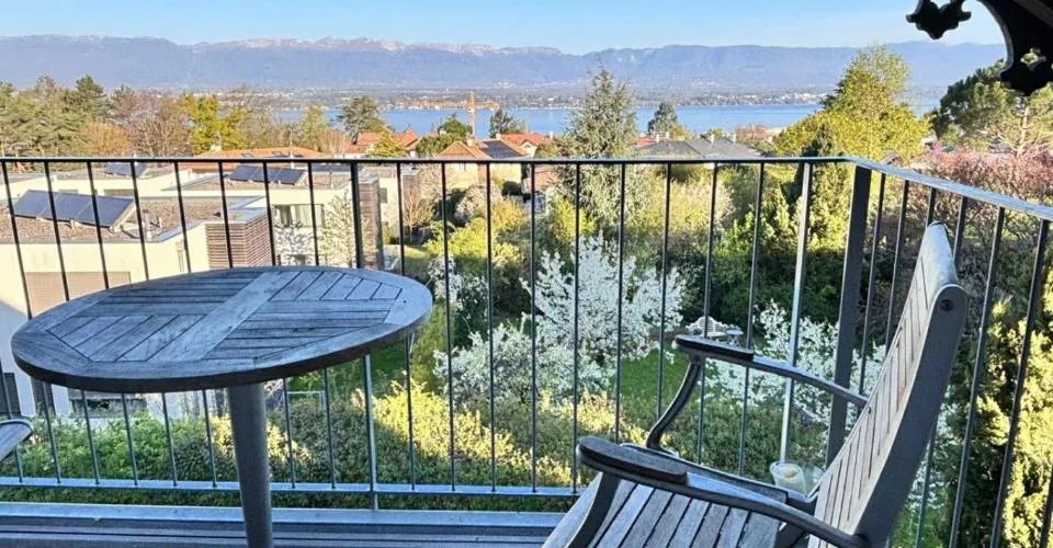 SUPERBE APPARTEMENT DE CHARME AVEC VUE LAC