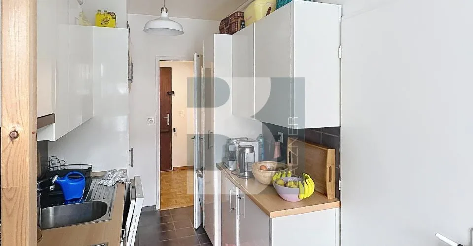 6 pièces au 4ème étage quartier eaux-vives
