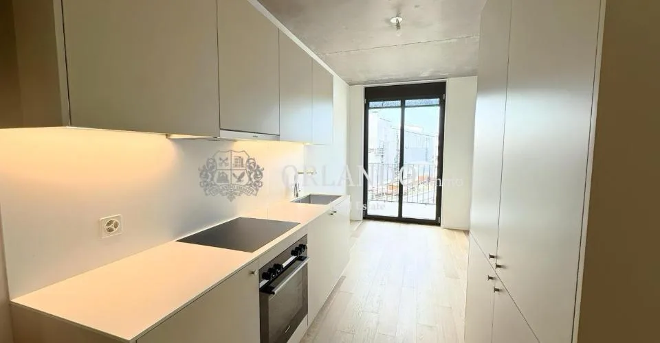 Bel appartement neuf de 5 pièces 2 étage avec balcon