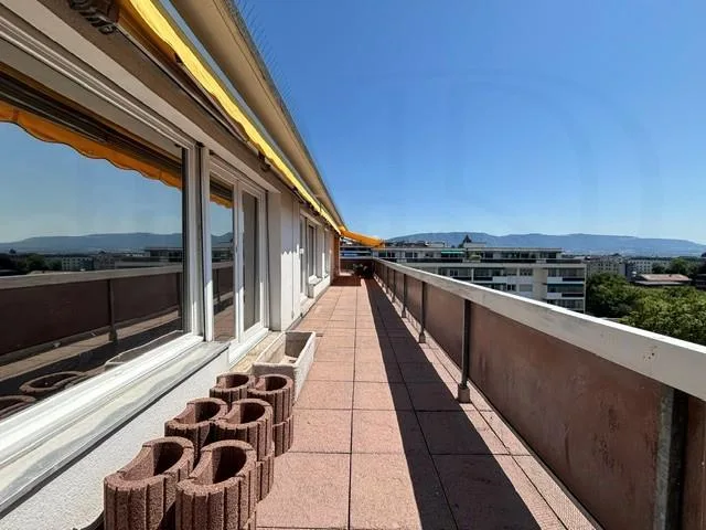 LE GRAND-SACONNEX - Appartement de 6 pièces en attique