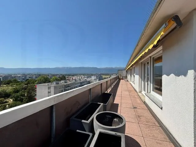 LE GRAND-SACONNEX - Appartement de 6 pièces en attique