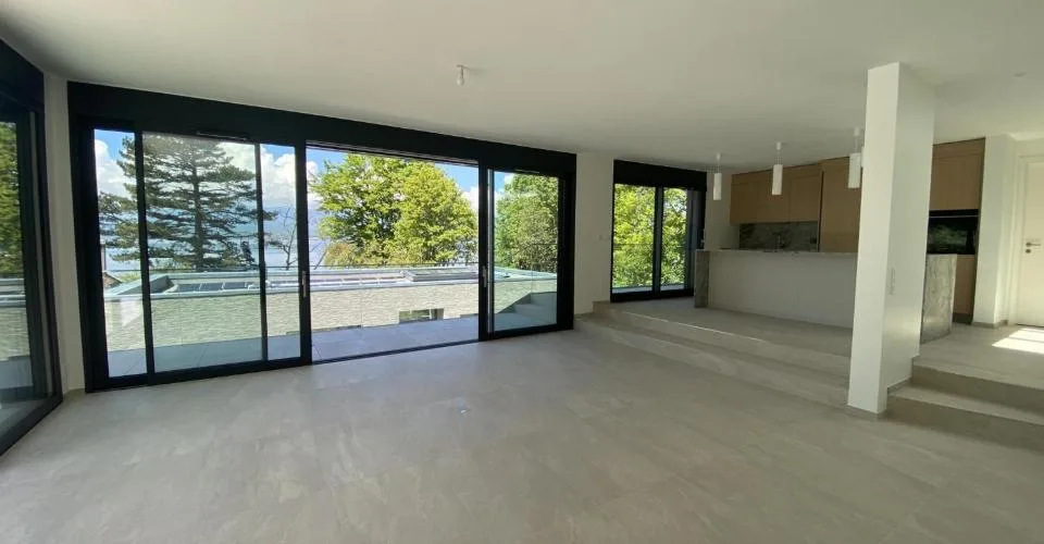 VILLA CONTEMPORAINE TERRASSEE - VUE LAC A DEUX PAS DE LA PLAGE