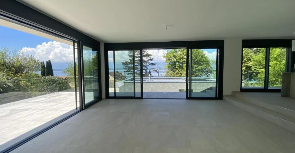 VILLA CONTEMPORAINE TERRASSEE - VUE LAC A DEUX PAS DE LA PLAGE