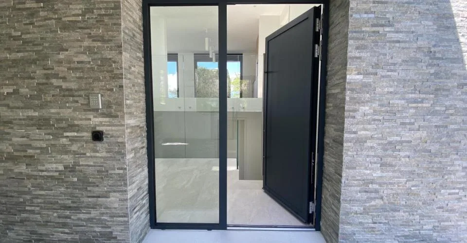 VILLA CONTEMPORAINE TERRASSEE - VUE LAC A DEUX PAS DE LA PLAGE