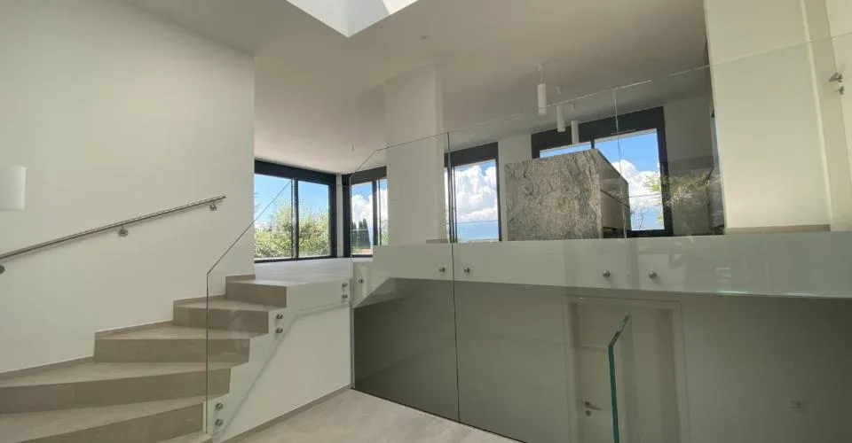 VILLA CONTEMPORAINE TERRASSEE - VUE LAC A DEUX PAS DE LA PLAGE