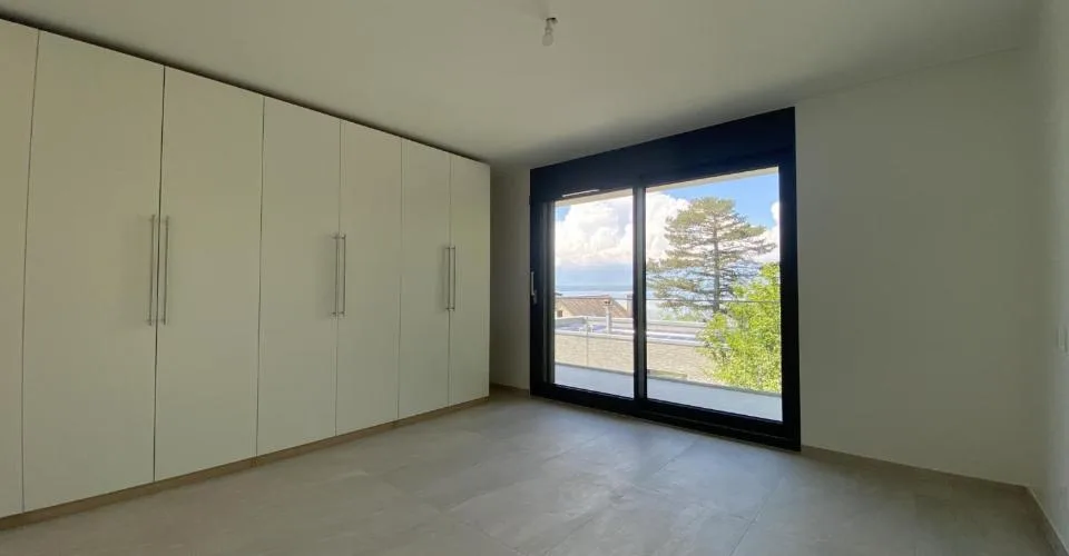 VILLA CONTEMPORAINE TERRASSEE - VUE LAC A DEUX PAS DE LA PLAGE