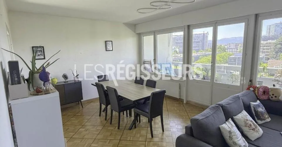 Appartement en attique de 4 pièces disponible à Thônex