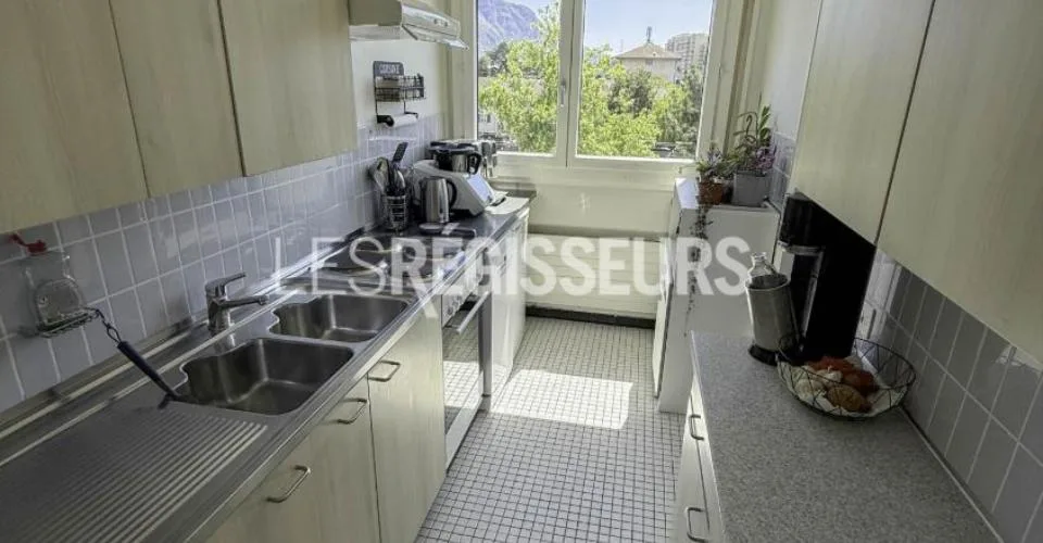 Appartement en attique de 4 pièces disponible à Thônex