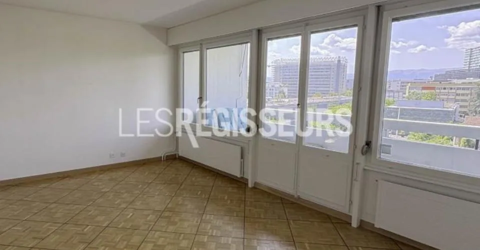 Appartement en attique de 4 pièces disponible à Thônex