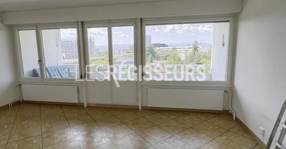 Appartement en attique de 4 pièces disponible à Thônex