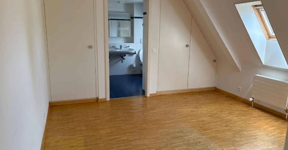 Bel appartement de 5 pièces au dernier étage d'un charmant immeuble