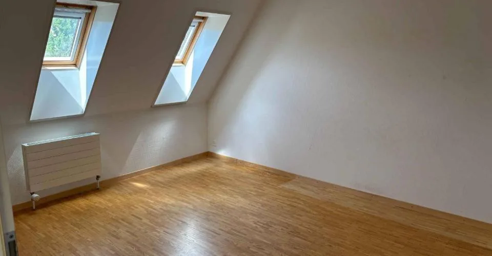 Bel appartement de 5 pièces au dernier étage d'un charmant immeuble