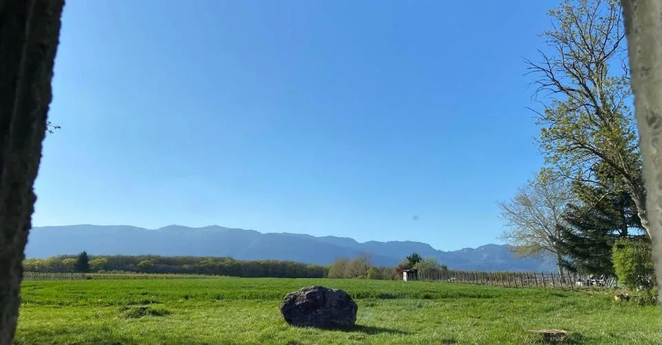 Villa de plain-pied avec vue dégagée sur la commune de Collex-Bossy.
