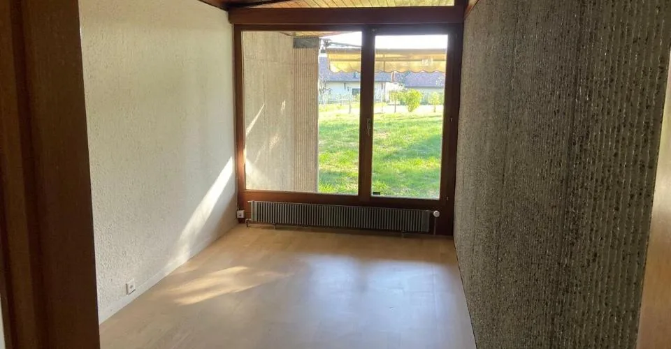 Villa de plain-pied avec vue dégagée sur la commune de Collex-Bossy.
