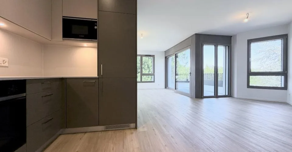 SUPERBE ATTIQUE NEUF À BERNEX