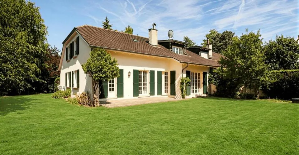 Magnifique villa familiale avec grand jardin à Thônex