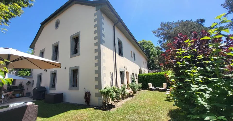 DUPLEX EN REZ-DE-JARDIN DE 7 PIECES
