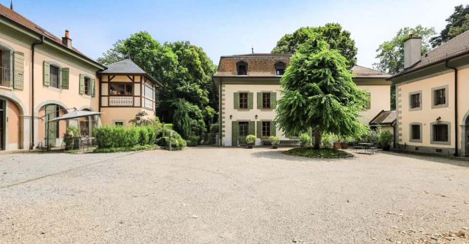 DUPLEX EN REZ-DE-JARDIN DE 7 PIECES