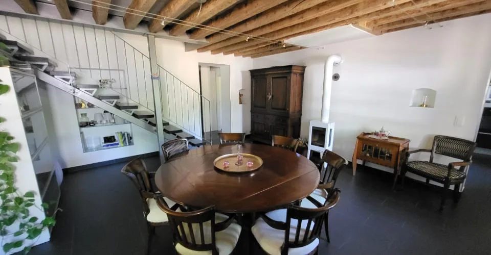DUPLEX EN REZ-DE-JARDIN DE 7 PIECES