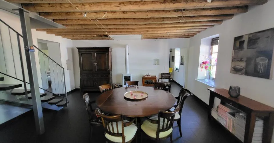 DUPLEX EN REZ-DE-JARDIN DE 7 PIECES