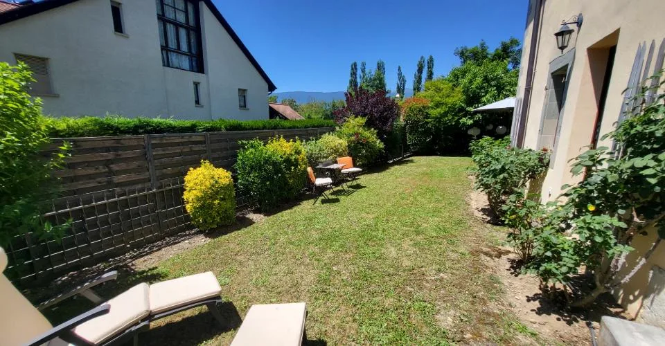 DUPLEX EN REZ-DE-JARDIN DE 7 PIECES