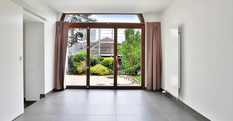 SUPERBE TRIPLEX AVEC JARDINET DE 6 PIECES