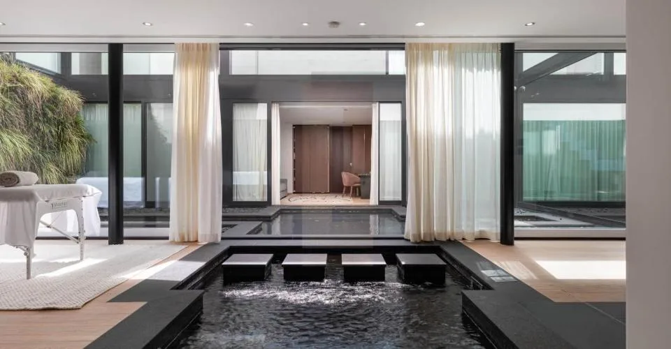 Magnifique villa contemporaine meublée pieds-dans-l'eau