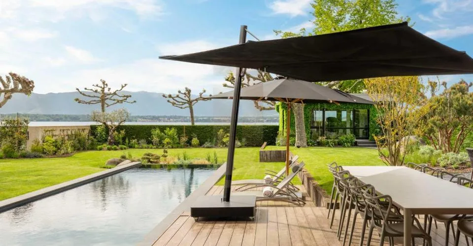 Magnifique villa contemporaine meublée pieds-dans-l'eau