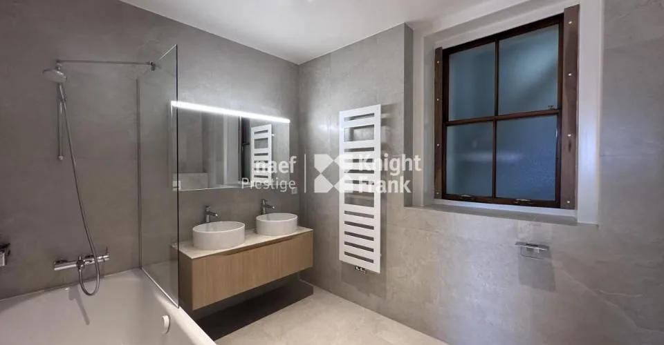 Appartement de charme - entièrement rénové - dans l'hypercentre avec vue jet d'eau