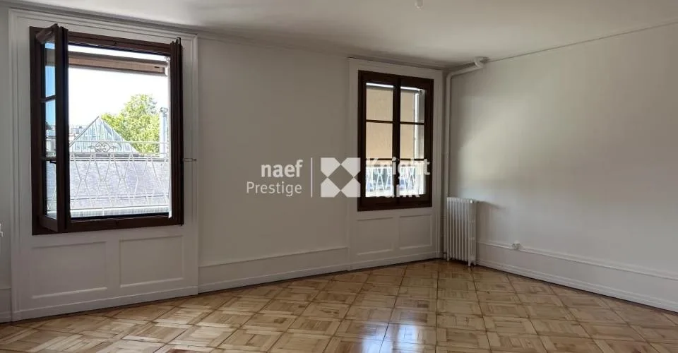 Appartement de charme - entièrement rénové - dans l'hypercentre avec vue jet d'eau