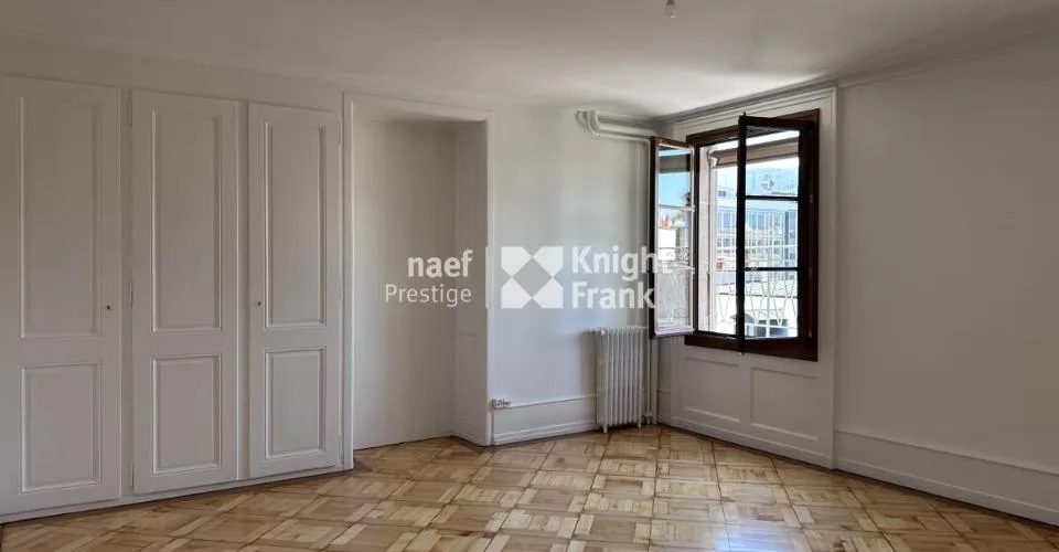 Appartement de charme - entièrement rénové - dans l'hypercentre avec vue jet d'eau