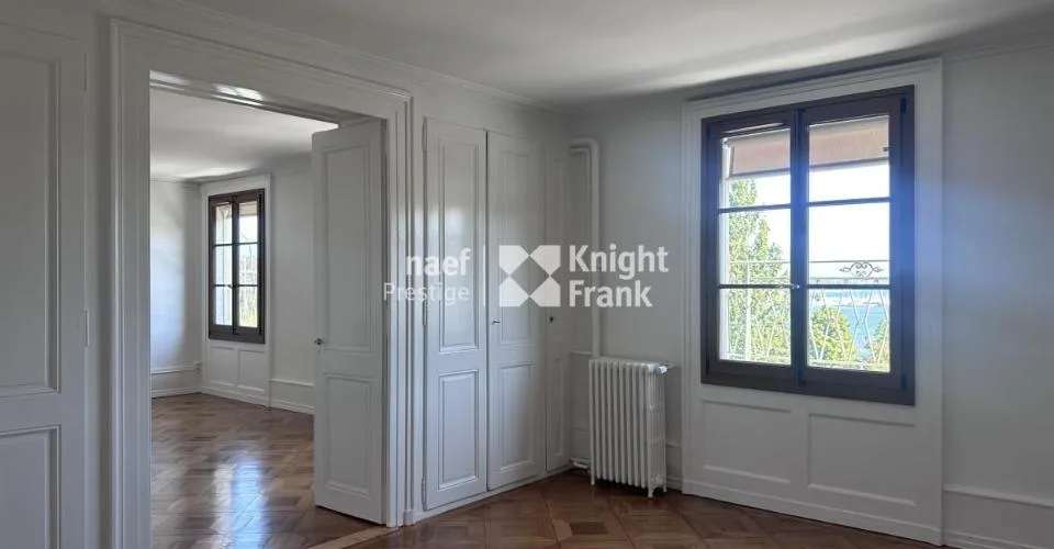 Appartement de charme - entièrement rénové - dans l'hypercentre avec vue jet d'eau