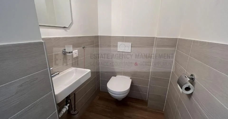 Fully furnished (or unfurnished) apartment close to everything