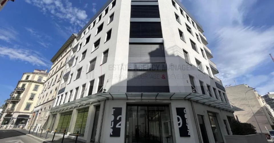 Fully furnished (or unfurnished) apartment close to everything