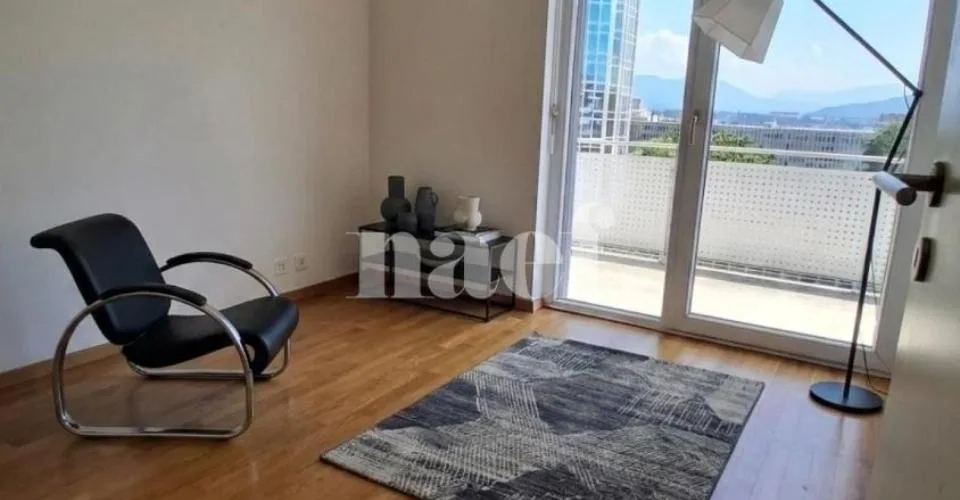 En attique appartement de 5 pièces au 5ème étage