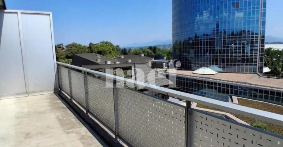 En attique appartement de 5 pièces au 5ème étage