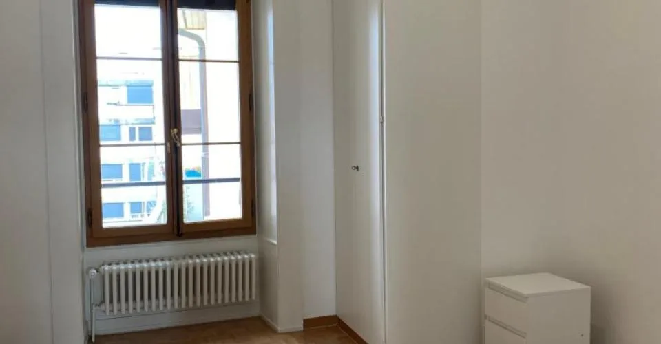 Joli appartement situé dans le quartier des Eaux-Vives, à deux