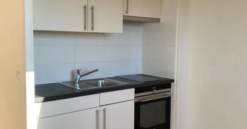 Joli appartement situé dans le quartier des Eaux-Vives, à deux