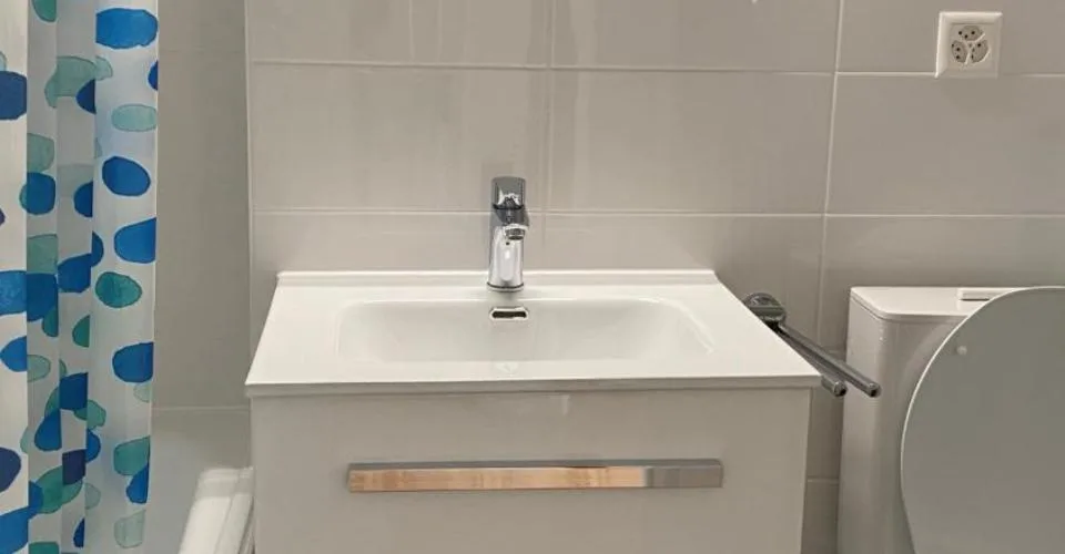 Joli appartement situé dans le quartier des Eaux-Vives, à deux