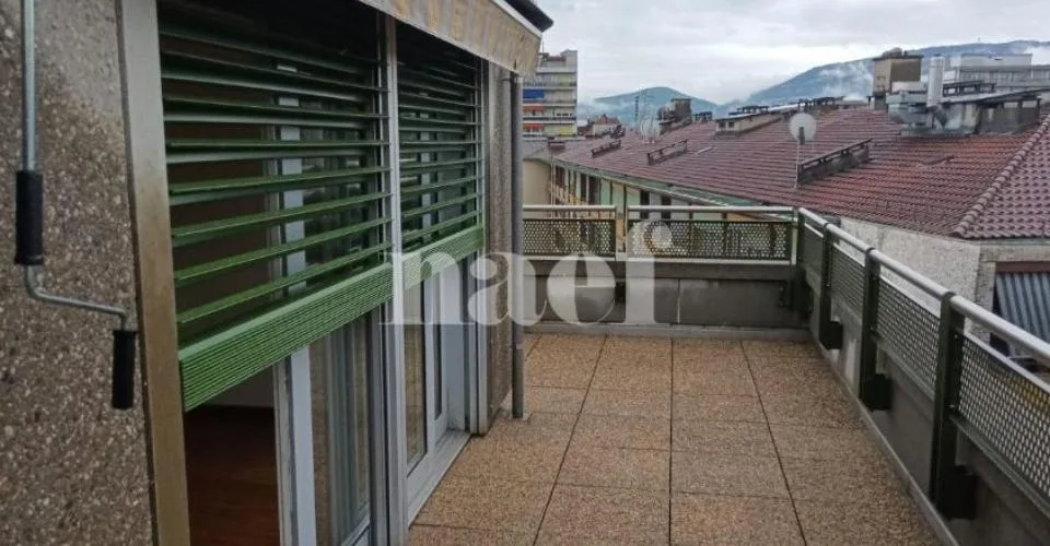 Appartement duplex de 6 pièces situé dans le quartier de Grand-Pré