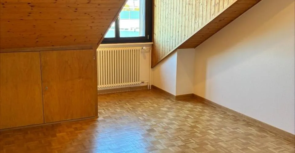 Appartement mansardé et rénové avec 3 chambres – Rue de Tronchin 26