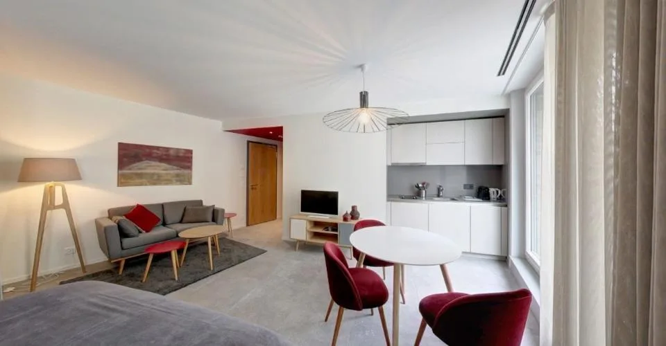 RÉSIDENCE MEUBLÉE "PETITE COUR" STUDIOS AVEC SERVICES HÔTELIER – Foto 2 von 4