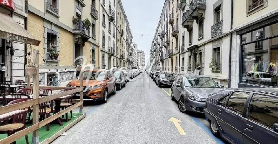 Parking sous-terrain aux Eaux-Vives