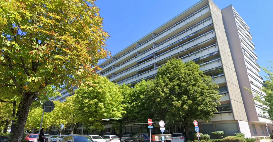 APPARTEMENT 8 PIÈCES — LE GRAND-SACONNEX,