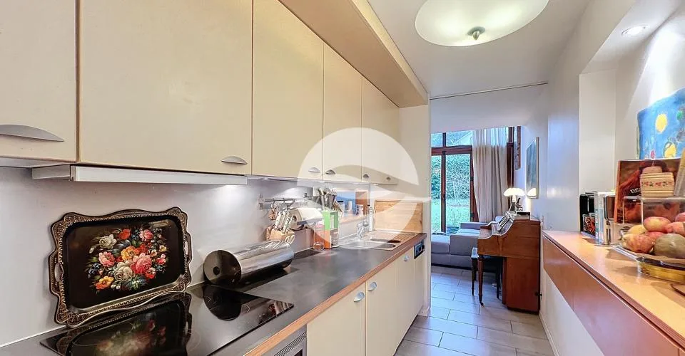 Charmante villa mitoyenne de 4.5 pièces, avec jardin arboré ! – Foto 3 von 8
