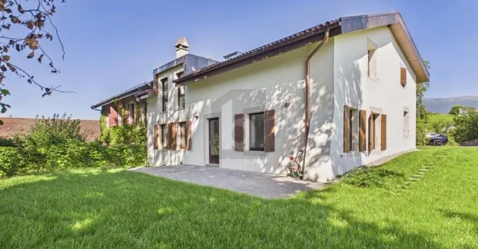 RÉNOVÉE AVEC JARDIN, AU CALME DANS LE VIGNOBLE
