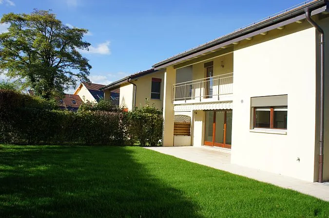 Villa jumelée liée par couvert à voiture, economique,Soral